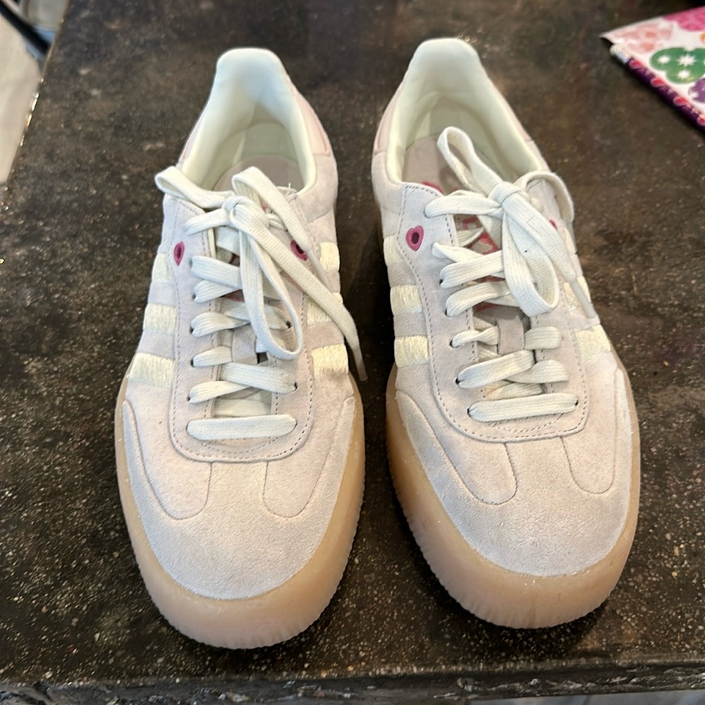 Adidas Samba shoes with heart detail, EUC, worn once, size 7